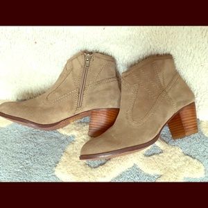 Dolce Vita size 7 booties